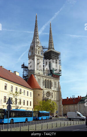 ZAGREB, CROATIE - Mars 21, 2014 : Avis de cathédrale d'Assomption de la Bienheureuse Vierge Marie à Zagreb, Croatie Banque D'Images