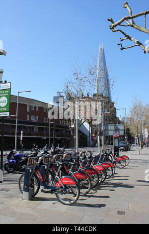 ULEZ London, UK - Avril 2019 : ULEZ (Ultra low emission zone) Londres Ultra Low Emission Zone (ULEZ) centre de Londres. ULEZ, £12.50 stock photo Banque D'Images