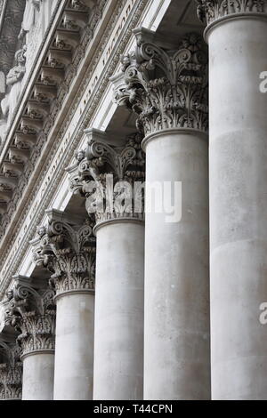 Colonnes de style corinthien Banque D'Images