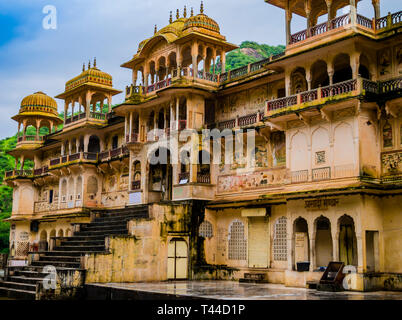 Palais principal de Galta Ji Mandir, le Monkey Temple près de Jaipur, Inde Banque D'Images