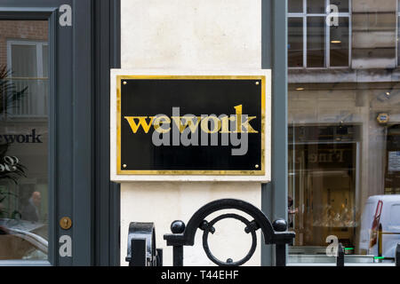 Inscription sur place de WeWork bureaux partagés dans la région de Hatton Garden, Londres. Banque D'Images