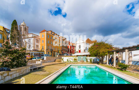 Lisbonne, Portugal - 16 mars 2018 : l'église Santa Luzia et Miradouro de Santa Luzia, région de l'Alfama, Lisbonne, Portugal Banque D'Images