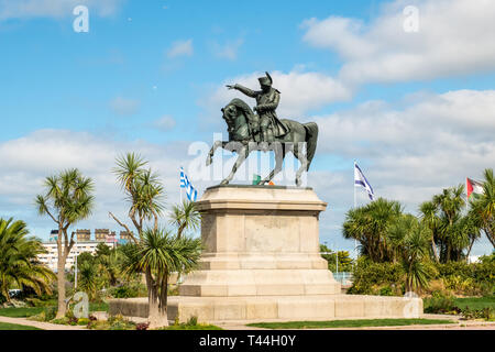 Cherbourg-Octeville, France - le 21 août 2018 : statue équestre de Napoléon, le travail d'Armand Le Veel, sur la place Napoléon à Cherbourg, France. Banque D'Images