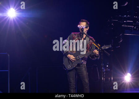 12 avril 2019 - Chicago, Illinois, États-Unis - Matt Bellamy de Muse au cours de la théorie de la Simulation Tour à United Center de Chicago, Illinois (crédit Image : © Daniel DeSlover/Zuma sur le fil) Banque D'Images