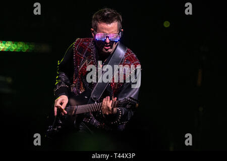 12 avril 2019 - Chicago, Illinois, États-Unis - Matt Bellamy de Muse au cours de la théorie de la Simulation Tour à United Center de Chicago, Illinois (crédit Image : © Daniel DeSlover/Zuma sur le fil) Banque D'Images