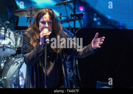 4 septembre 2016 - Tinley Park, Illinois, États-Unis - Ozzy Osbourne de Black Sabbath effectue live au Casino Hollywood Amphitheater de Tinley Park, Illinois (crédit Image : © Daniel DeSlover/Zuma sur le fil) Banque D'Images