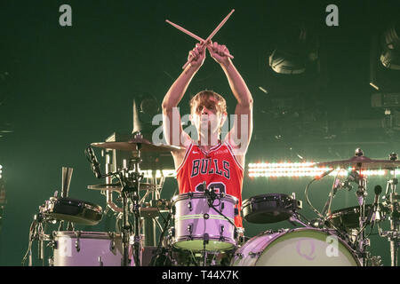 12 avril 2019 - Chicago, Illinois, États-Unis - DOMINIC HOWARD de Muse au cours de la théorie de la Simulation Tour à United Center de Chicago, Illinois (crédit Image : © Daniel DeSlover/Zuma sur le fil) Banque D'Images