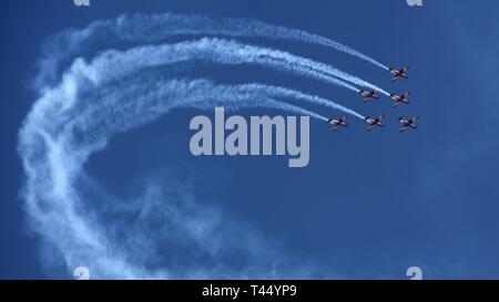La Royal Australian Air Force, des roulettes pour la pratique de démonstrations aériennes 2019 Australian International Airshow and Aerospace & Defence Exposition à Geelong, Victoria, Australie, le 25 février 2019. Les Roulettes ont été l'équipe de démonstration aérienne de la RAAF depuis 1970. Banque D'Images