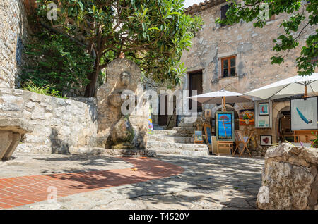 Eze, France, le 5 septembre 2018 : Art shop dans l'ancien centre du pittoresque village médiéval d'Eze Banque D'Images