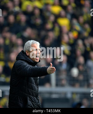 Dortmund, Allemagne. 13 avr, 2019. Soccer : Bundesliga Borussia Dortmund - FSV Mainz 05, 29e journée au parc Signal-Iduna. Coach Lucien Favre de Dortmund de gestes. Credit : Ina Fassbender/DPA - NOTE IMPORTANTE : en conformité avec les exigences de la DFL Deutsche Fußball Liga ou la DFB Deutscher Fußball-Bund, il est interdit d'utiliser ou avoir utilisé des photographies prises dans le stade et/ou la correspondance dans la séquence sous forme d'images et/ou vidéo-comme des séquences de photos./dpa/Alamy Live News Banque D'Images