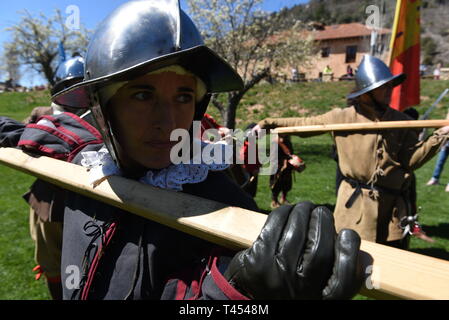 Soria, Soria, Espagne. 13 avr, 2019. Un acteur historique vu prendre part à une reconstitution de la guerre des communautés de Castille en Soria, Castille et LeÃ³n, région de l'Espagne.La Révolte des Comuneros ou la guerre des communautés de Castille, 1520-1521 a été un soulèvement de citoyens de Castille contre le règne du roi Charles V et son administration. Juan Lopez de Padilla (1490-1521), Juan Bravo (ch. 1483-1521) et Francisco Maldonado (1480-1521), les leaders de la révolte, ont été exécutés en Villalar de los Comuneros en 1521. Crédit : John Milner SOPA/Images/ZUMA/Alamy Fil Live News Crédit : ZUMA Press, Inc./A Banque D'Images