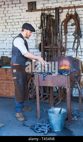 Bristol, Royaume-Uni. 13Th apr 2019. Le feu et fer Festival a lieu à SS Great Britain de Brunel avec un salon de l'arsenal et les curiosités de l'époque victorienne, les sons et les odeurs d'une forge, ainsi que la possibilité de gravir le gréement du navire. Credit : Carolyn Jenkins/Alamy Live News Banque D'Images