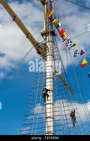 Bristol, Royaume-Uni. 13Th apr 2019. Le feu et fer Festival a lieu à SS Great Britain de Brunel avec un salon de l'arsenal et les curiosités de l'époque victorienne, les sons et les odeurs d'une forge, ainsi que la possibilité de gravir le gréement du navire. Credit : Carolyn Jenkins/Alamy Live News Banque D'Images