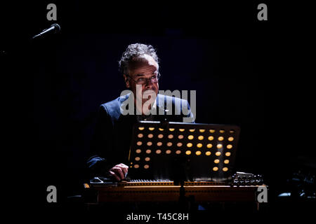 Danemark, Copenhague. 13Th apr 2019. Le groupe de country alternatif américain Lambchop effectue un concert live à Vega à Copenhague. Ici musicien Paul Niehaus est vu sur scène. (Photo crédit : Gonzales Photo - Christian Hjorth). Gonzales : Crédit Photo/Alamy Live News Banque D'Images