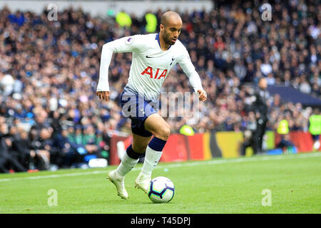 Londres, Royaume-Uni. 13 avr, 2019. Lucas Moura de Tottenham Hotspur en action. Premier match de championnat, Tottenham Hotspur v Huddersfield Town à l'Tottenham Hotspur Stadium à Londres le samedi 13 avril 2019. Cette image ne peut être utilisé qu'à des fins rédactionnelles. Usage éditorial uniquement, licence requise pour un usage commercial. Aucune utilisation de pari, de jeux ou d'un seul club/ligue/dvd publications . Crédit : Andrew Orchard la photographie de sport/Alamy Live News Banque D'Images