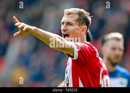 PSV Eindhoven, - De Graafschap, 14-04-2019 football, saison 2018 de l'Eredivisie néerlandaise - 2019, Philips Stadion , PSV defender Daniel Schwaab en donnant des instructions au cours du jeu PSV - De Graafschap (2-1). Banque D'Images