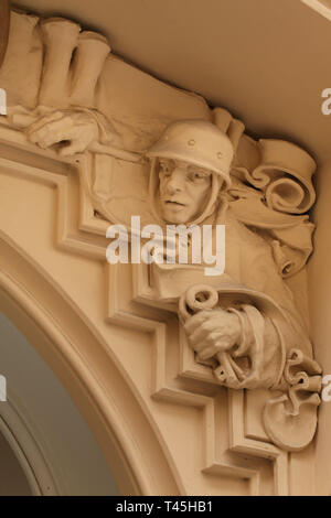 Le guerrier hussite est représenté dans la décoration en stuc de la maison d'habitation dans la rue Široká à Josefov (quartier juif) à Prague, en République tchèque. La maison d'habitation connue sous le nom de maison Rožánek (Dům poslance Rožánka) conçue par l'architecte tchèque Jiří Justich a été construite en 1905 par Matěj Blecha à l'angle de la rue Pařížská et de la rue Široká. Le stuc a été conçu par le sculpteur tchèque Karel Novák. Banque D'Images