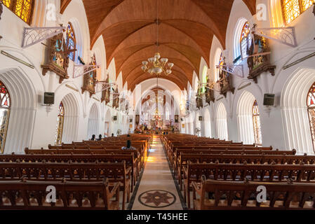 Vue horizontale à l'intérieur de cathédrale Saint-Thomas à Chennai, Inde. Banque D'Images