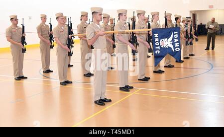 Moscou, Idaho - Naval Reserve Officers Training Corps (NROTC) aspirants de l'Université de l'Idaho (UI) participer à une compétition de drill commande Fermer dans l'interface utilisateur du centre de loisirs d'étudiant dans le cadre du concours 2019 de la marine nord-ouest, le 2 mars. NROTC Plus de 270 étudiants des universités de New York et Washington, l'état de l'Utah, l'état de l'Oregon et Washington ont concouru dans les exercices militaires, académiques et athlétiques au cours de la compétition un jour. Northwest Marine a eu lieu sur une base de rotation entre les quatre écoles depuis 1957. Banque D'Images