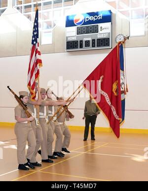 Moscou, Idaho - Naval Reserve Officers Training Corps (NROTC) aspirants de la Oregon State University participent à un concours de la garde à l'Université de l'Idaho Student Centre de loisirs dans le cadre de la marine nord-ouest 2019 Concours, 2 mars. NROTC Plus de 270 étudiants des universités de New York et Washington, l'état de l'Utah, l'état de l'Oregon et Washington ont concouru dans les exercices militaires, académiques et athlétiques au cours de la compétition un jour. Northwest Marine a eu lieu sur une base de rotation entre les quatre écoles depuis 1957. Banque D'Images