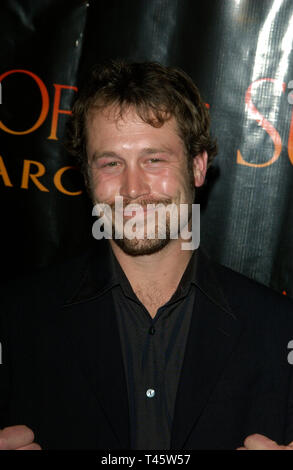 LOS ANGELES, CA. 03 mars 2003 : l'Acteur CHAD SMITH au Los Angeles première de son nouveau film Les Larmes du Soleil. © Paul Smith / Featureflash Banque D'Images