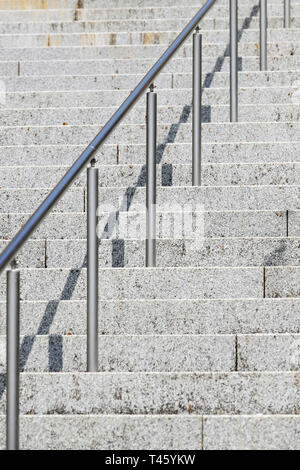 Détails de l'escalier extérieur de la ville avec de l'acier forgé Banque D'Images