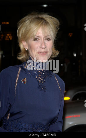 LOS ANGELES, CA. 26 mars 2003 : l'actrice Judith Light à l'espace bien-être de la communauté humaine West Los Angeles Spirit Awards Gala, au Regent Beverly Wilshire Hotel, Beverly Hills. Banque D'Images