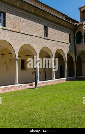 RAVENNA, ITALIE 03 AOÛT 2018 : Dante Museum de Ravenne, cour intérieure Banque D'Images