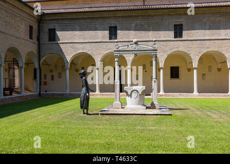 RAVENNA, ITALIE 03 AOÛT 2018 : Dante Museum de Ravenne, cour intérieure Banque D'Images