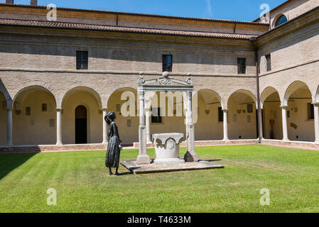 RAVENNA, ITALIE 03 AOÛT 2018 : Dante Museum de Ravenne, cour intérieure Banque D'Images