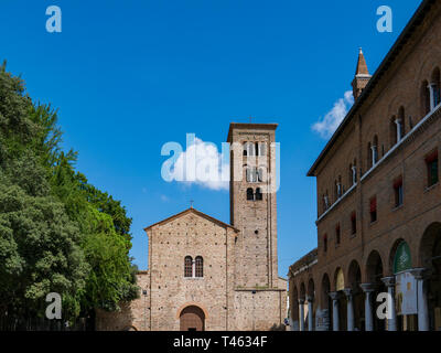 La basilique de San Francesco est un église à Ravenne. Il a été construit en 450 par Neo, évêque de Ravenne, et dédiée à saint Pierre et sain Banque D'Images