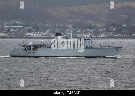 Le HMS Hurworth (M39), une chasse-classe exploité par la destiné au chasseur de la Marine royale, passant Gourock à son arrivée pour l'exercice Joint Warrior 19-1. Banque D'Images