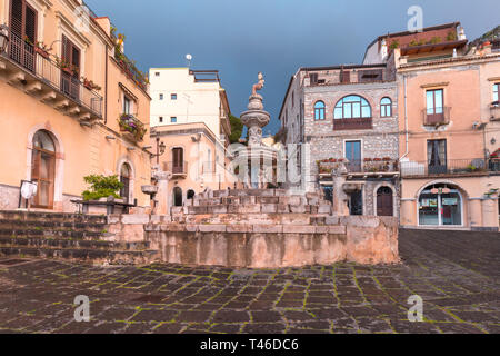 La Piazza Duomo à Taormina, Sicile, Italie Banque D'Images