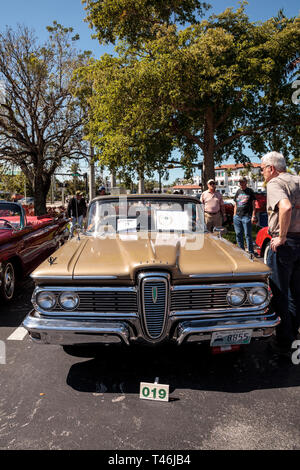 Naples, Floride, USA - Mars 23,2019 : Tan 1959 Corsair à la 32e Assemblée annuelle du dépôt de Naples Salon de voitures de Naples, en Floride. Editorial seulement. Banque D'Images