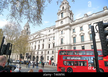 HM Treasury Building dans Parliament Square, City of Westminster, London, UK Banque D'Images