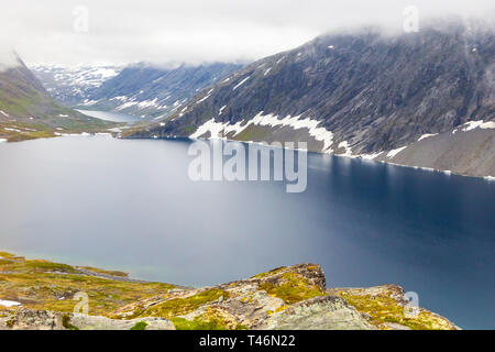 Les paysages de la Norvège. Beau paysage montagneux autour de fjord norvégien en journée ensoleillée. Belle Nature Norvège paysage naturel. Banque D'Images