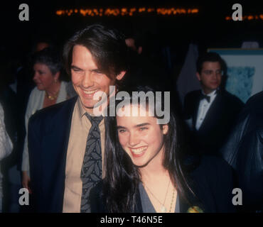 Century City, Californie, USA 19 mars 1994 comédien Billy Campbell et l'actrice Jennifer Connelly assister à la cinquième Conférence annuelle de GLAAD Media Awards le 19 mars 1994 à l'hôtel Century Plaza Hotel à Century City, Californie, USA. Photo de Barry King/Alamy Stock Photo Banque D'Images