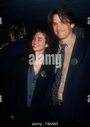 Century City, Californie, USA 19 mars 1994 comédien Billy Campbell et l'actrice Jennifer Connelly assister à la cinquième Conférence annuelle de GLAAD Media Awards le 19 mars 1994 à l'hôtel Century Plaza Hotel à Century City, Californie, USA. Photo de Barry King/Alamy Stock Photo Banque D'Images