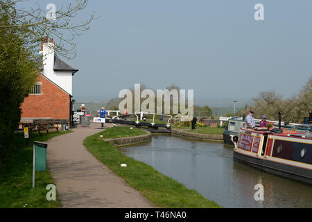 Bateau à Foxton top lock.Foxton locks est le plus grand vol de l'escalier en Angleterre composé de 10 écluses. Banque D'Images