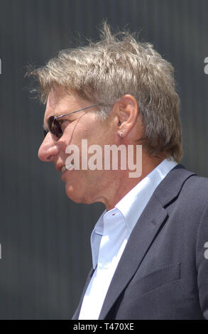 LOS ANGELES, CA. 30 mai 2003 : l'Acteur HARRISON FORD sur Hollywood Boulevard où il a été honoré avec le 2,226ème étoile sur le Hollywood Walk of Fame. Banque D'Images