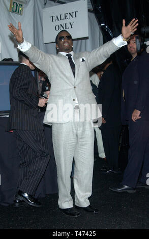 LOS ANGELES, CA. 31 mai 2003 : Sean P. Diddy Combs au MTV Movie Awards 2003 à Los Angeles. Banque D'Images