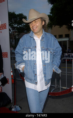 LOS ANGELES, CA. 10 juin 2003 : la chanteuse Dwight Yoakam au Los Angeles première de son nouveau film Hollywood Homicide. Banque D'Images