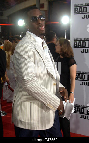 LOS ANGELES, CA. Juillet 09, 2003 : P. Diddy lors de la première mondiale, à Los Angeles, de Bad Boys II. Banque D'Images