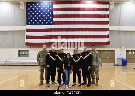 (De gauche à droite) Le Sgt. Le major Thomas Amason, SPC. Trevor Miller, Sgt. 1re classe Angel Gonzalez, le sergent retraité Maria (Jamie) Villarreal, Sgt. Tanner Kane, la FPC. Joshua Berry, et le lieutenant-colonel Jeff Han, commandant de bataillon, Transition guerrier - Fort Carson, à l'Armée 2019 Essais cliniques, 15 mars. Les essais de l'armée de 2019 est une compétition sportive de mars 5-16 avec plus de 100 blessés, malades et blessés soldats et anciens combattants en compétition dans 14 sports différents pour l'occasion de représenter l'Armée de l'équipe au ministère de la Défense 2019 Jeux de guerrier, venant ce Juin à Tampa, en Floride. Banque D'Images