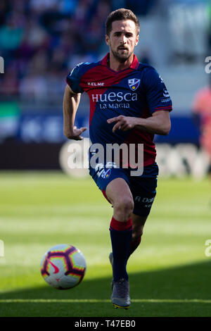 Huesca, Espagne. 13 avr, 2019. De Miramon Huesca SD (24) au cours de la Ligue espagnole football match entre SD Huesca et le FC Barcelone à l'El Alcoraz stadium à Huesca le 13 avril 2019. Le match s'est terminé par un nul 0-0. Crédit : Daniel Marzo/Pacific Press/Alamy Live News Banque D'Images