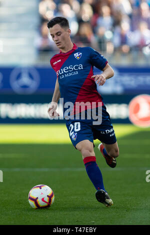 Huesca, Espagne. 13 avr, 2019. Juanpi de SD Huesca (20) au cours de la Ligue espagnole football match entre SD Huesca et le FC Barcelone à l'El Alcoraz stadium à Huesca le 13 avril 2019. Le match s'est terminé par un nul 0-0. Crédit : Daniel Marzo/Pacific Press/Alamy Live News Banque D'Images