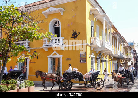 Cartagena Colombie, Plaza de Santa Teresa, architecture coloniale, chevaux tour en calèche, les visiteurs voyage voyage tourisme touristique site touristique Banque D'Images