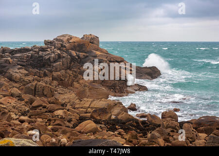 Grande-bretagne Rock et épave de Porth, St Mary's, Îles Scilly, UK, sur un jour nuageux et venteux Banque D'Images