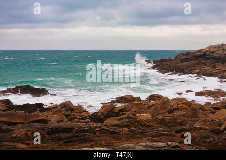 Épave de Porth et Jacky's Point, St Mary's, Îles Scilly, UK, sur un jour nuageux et venteux Banque D'Images