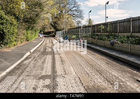 Presteigne, Powys, Wales, UK. La surface de la route après l'ancienne piste a été enlevé par une fraiseuse à froid, avant de nouveau tarmac ou d'asphalte est mis Banque D'Images